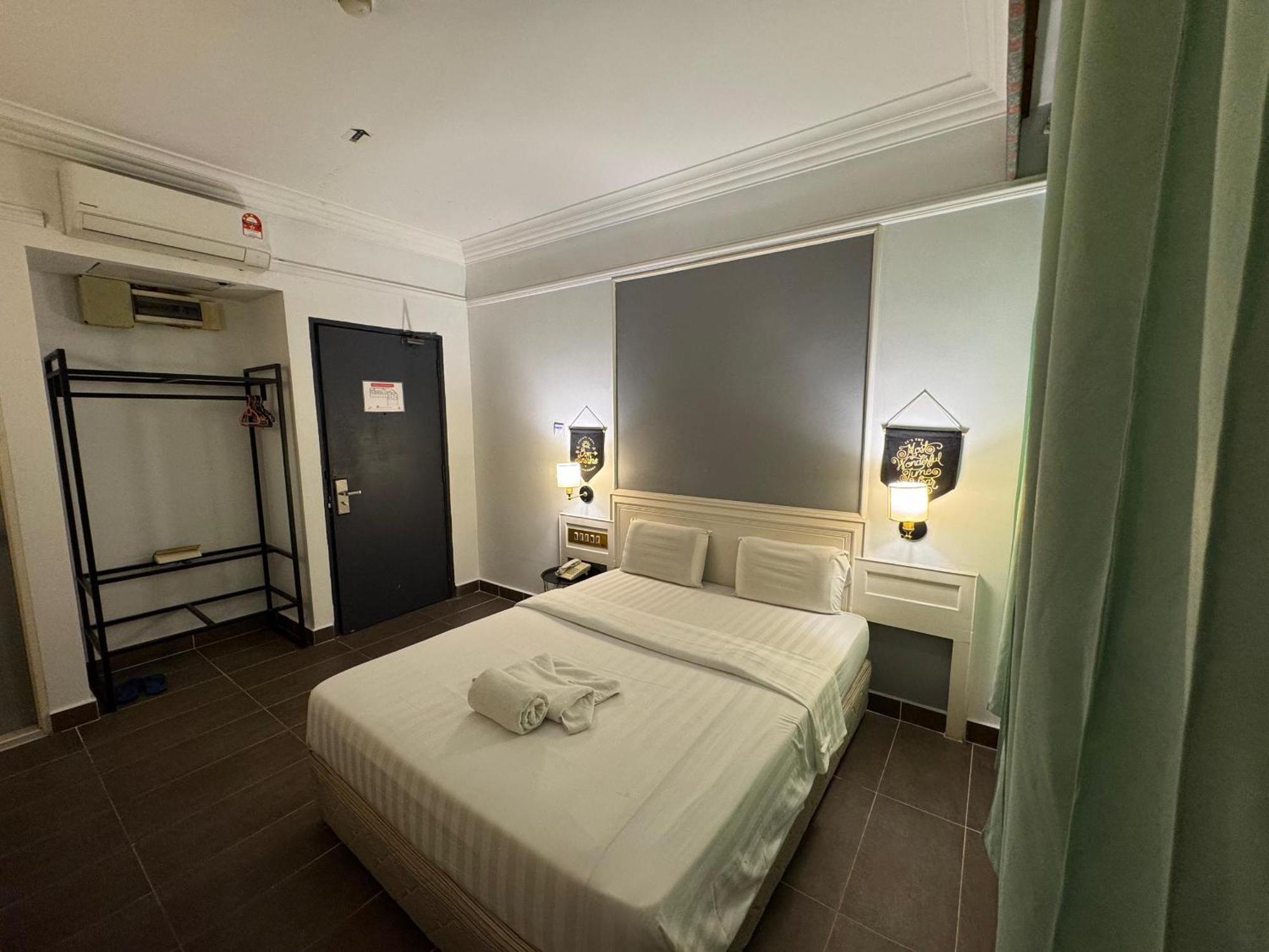 קוטה קינבלו Hotel Deleeton מראה חיצוני תמונה