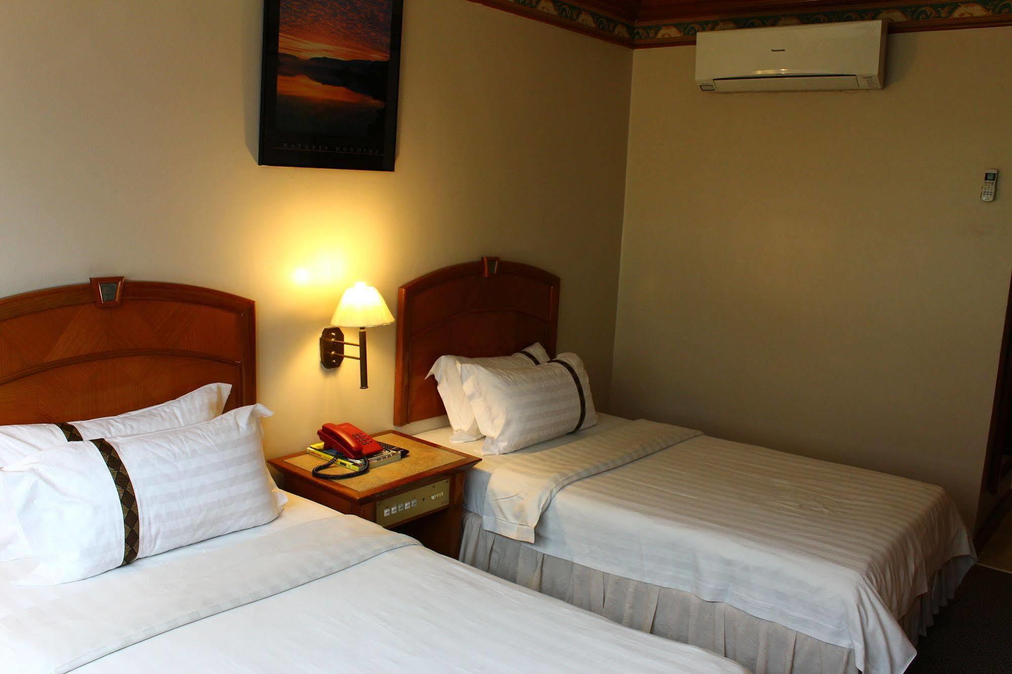 קוטה קינבלו Hotel Deleeton מראה חיצוני תמונה