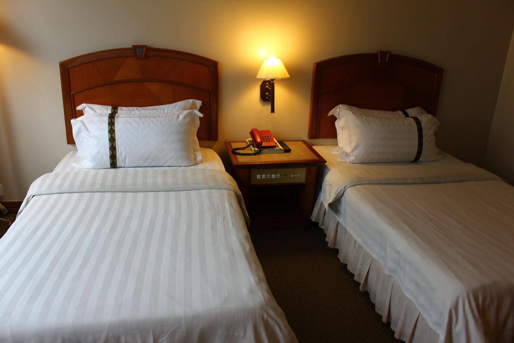 קוטה קינבלו Hotel Deleeton מראה חיצוני תמונה