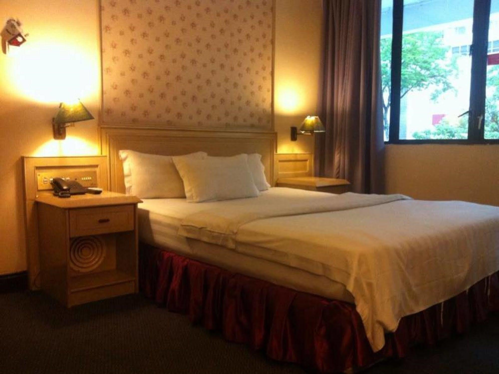 קוטה קינבלו Hotel Deleeton מראה חיצוני תמונה