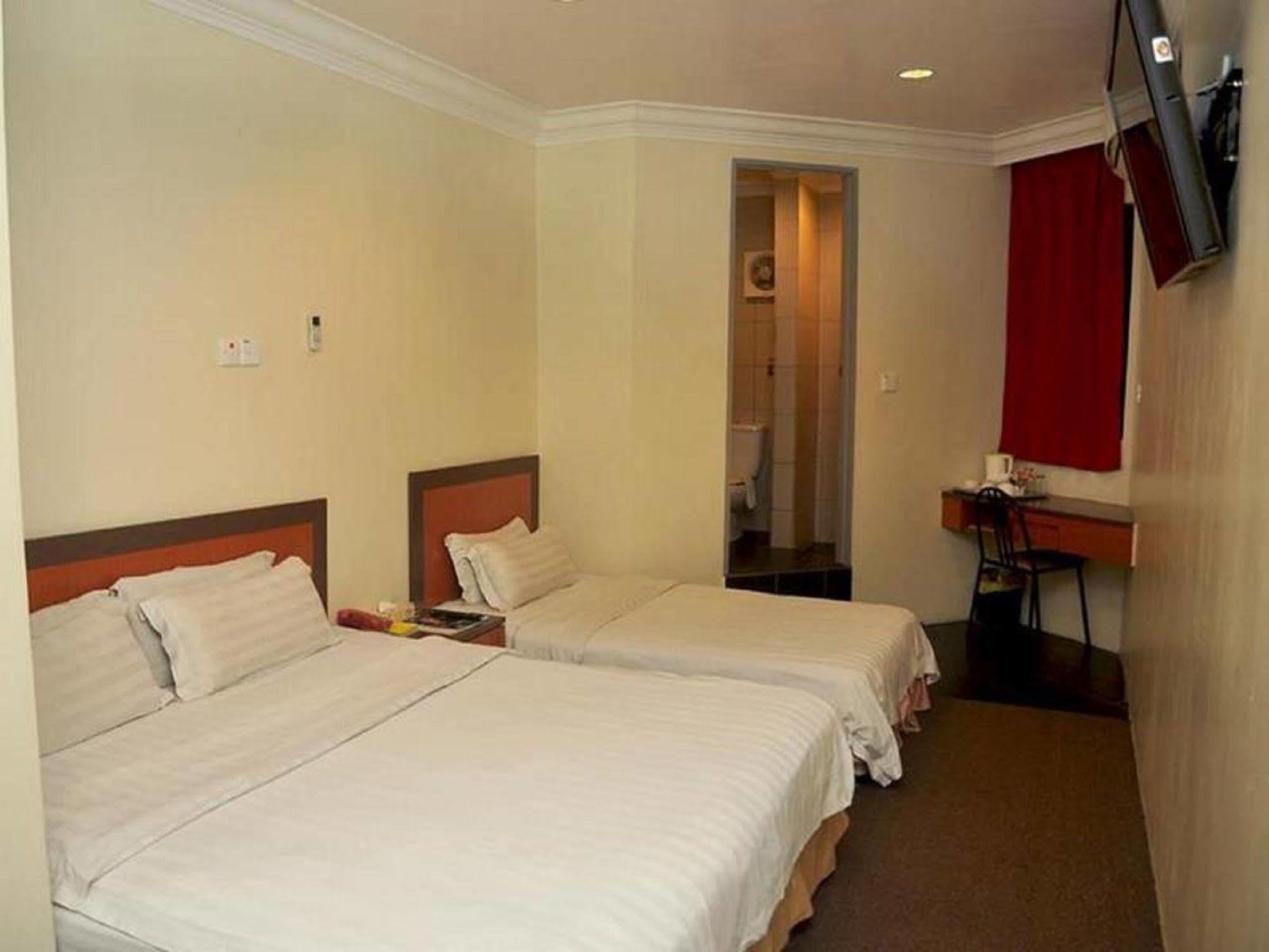קוטה קינבלו Hotel Deleeton מראה חיצוני תמונה